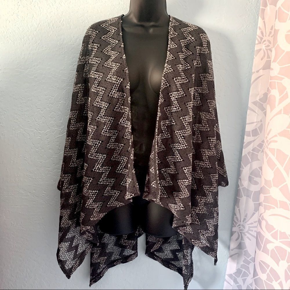 Charming Charlie Gray & White Chevron Print Kimono Size Small